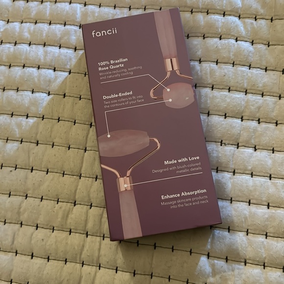 fancii AEVA Rose Quartz Roller - Picture 3 of 8